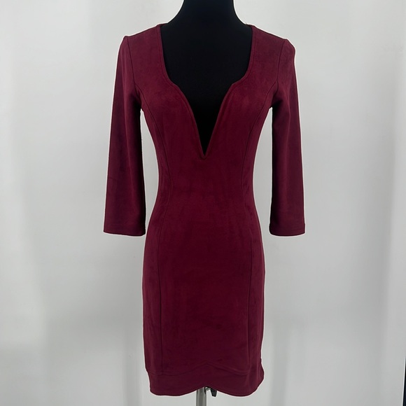 Windsor Plunging Vneck Faux Suede Wine Mini Dress Women's sz. Small - Picture 1 of 13